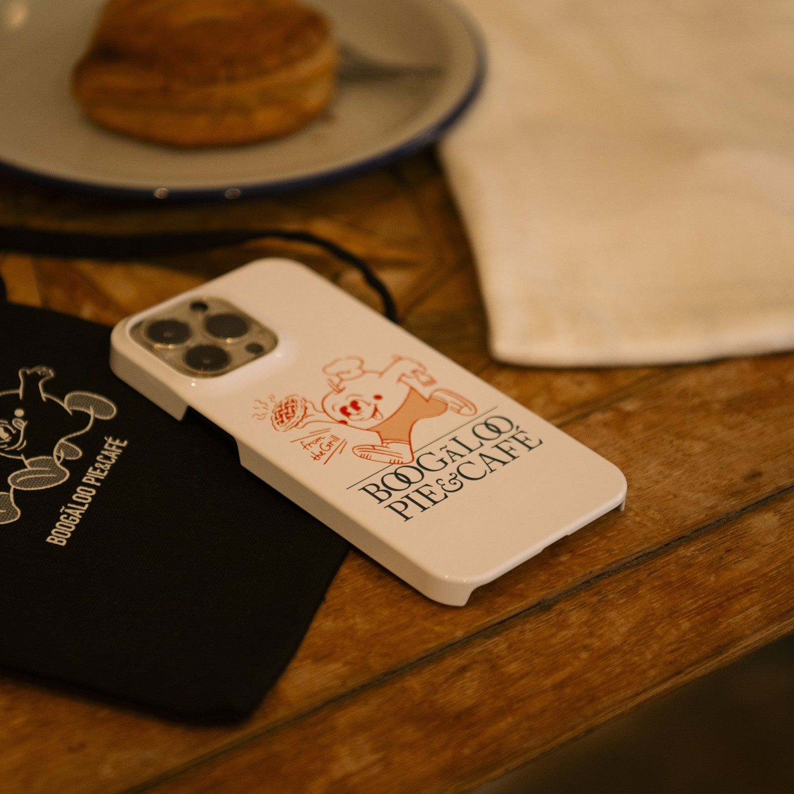 iPhone 14 Pro Max ハードカバーケース